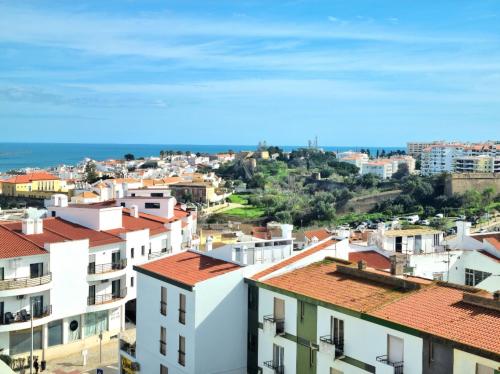 Stunning Room with private Bathroom and shared balcony, mainly with 2 adorable cats and a sweet Dog!