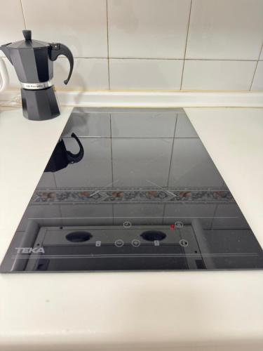 a stove top in a kitchen with a coffee pot at Cabildo 3 in Sanlúcar de Barrameda