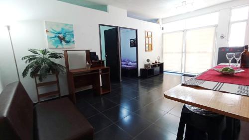 Una televisión o centro de entretenimiento en Apartamento Aeromar, Santa Marta