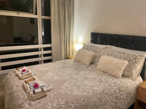 Katil atau katil-katil dalam bilik di Jeans Place Watergate St Rows near racecourse