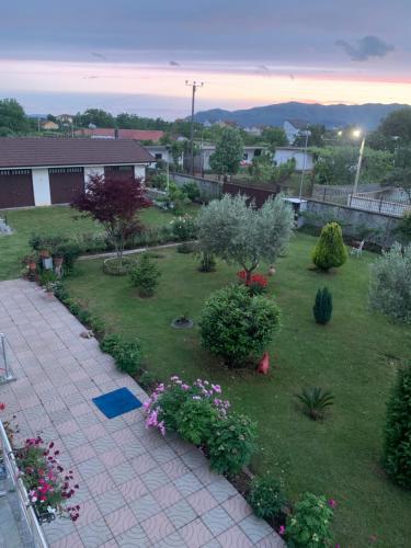 a garden with flowers and plants in a yard at Hotel Villa Linda in Shkodër
