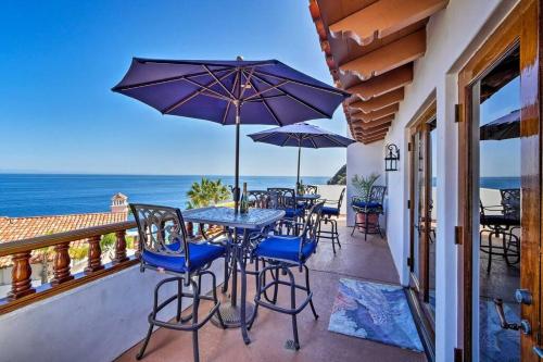 Gallery image of Gorgeous Oceanfront Villa With Panoramic Views in Avalon