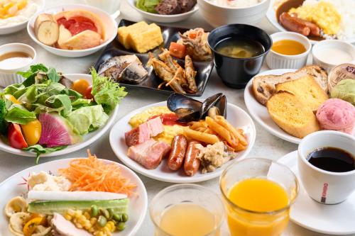 a table full of plates of food and drinks at Hotel Resol Akihabara in Tokyo