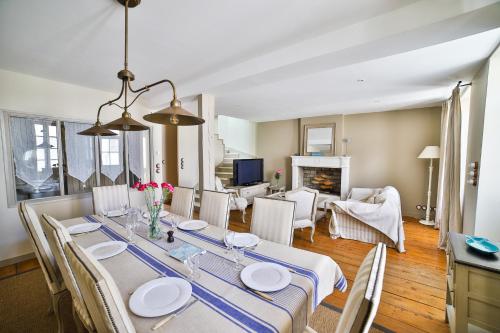 Photo de la galerie de l'établissement Villa Petit Sergent, au Bois-Plage-en-Ré