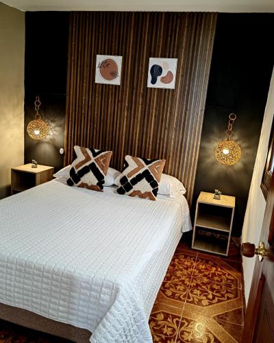 Una cama o camas en una habitación de Acogedora casa céntrica