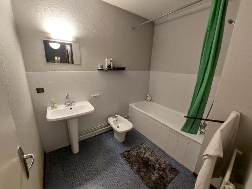 Ett badrum på T2 - 51m² avec parking