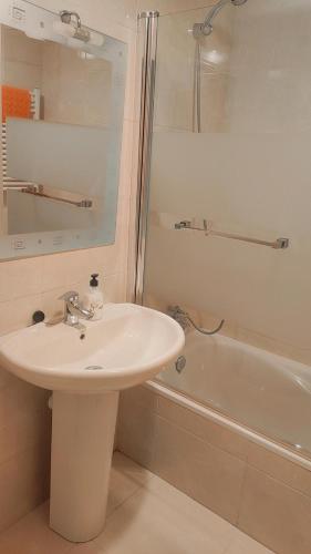 Koupelna v ubytování Habitación Renfe