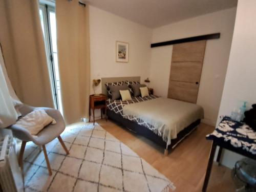 Avignon pedestrian area, charming, 3 persons photo 13