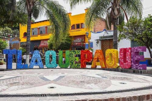a sign that says ahamed in front of a building at “Encantador Loft” - en el corazón de San Pedro in Guadalajara