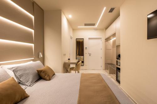 a bedroom with a bed and a desk in a room at Bologna Centrale 1 in Bologna