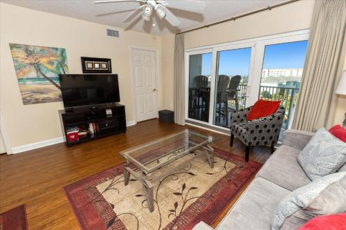 a living room with a couch and a tv at SeaCrest 514 condo in Fort Walton Beach