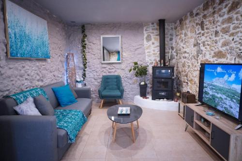 Μια τηλεόραση ή/και κέντρο ψυχαγωγίας στο Cozy Stonehouse in Κissamos