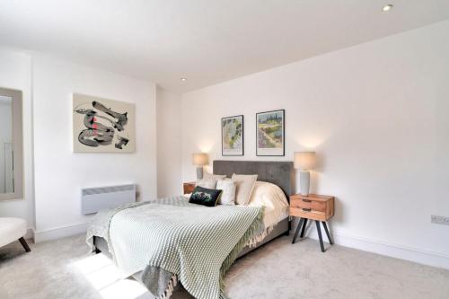 Кровать или кровати в номере Stunning apartment in the Heart of Chelmsford