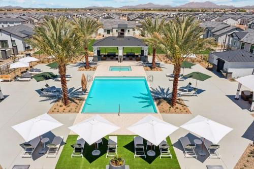 Πισίνα στο ή κοντά στο Radiance Reverie Home in Casa Grande with Pool,BBQ