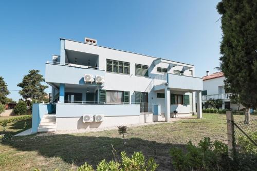 Apartments with a parking space Zadar - Diklo, Zadar - 23042