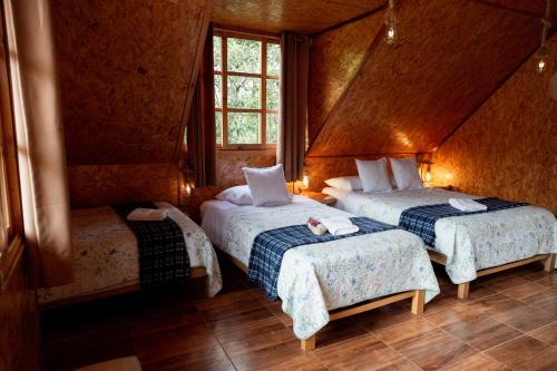 Кровать или кровати в номере Lodge la Arboleda de Paz