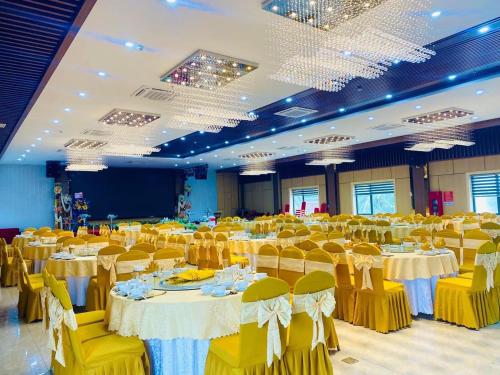 Restaurace v ubytování KHÁCH SẠN KIM NHAN