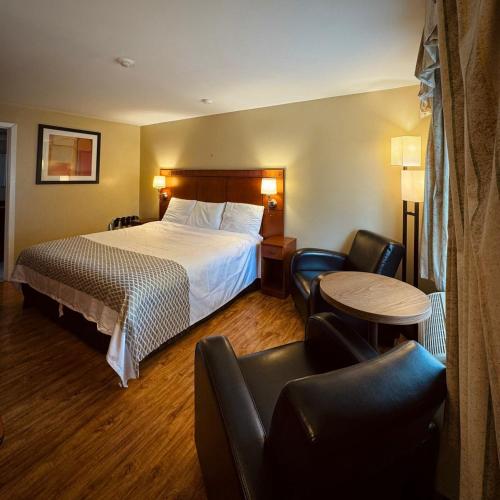 Ένα ή περισσότερα κρεβάτια σε δωμάτιο στο Coach House Inn