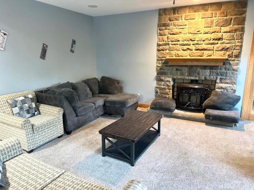 Ruang duduk di Nice Home in Hudson