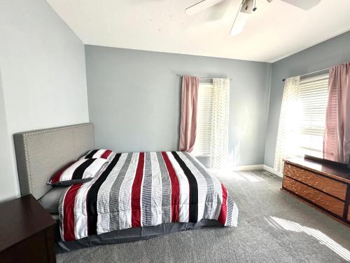 Katil atau katil-katil dalam bilik di Nice Home in Hudson
