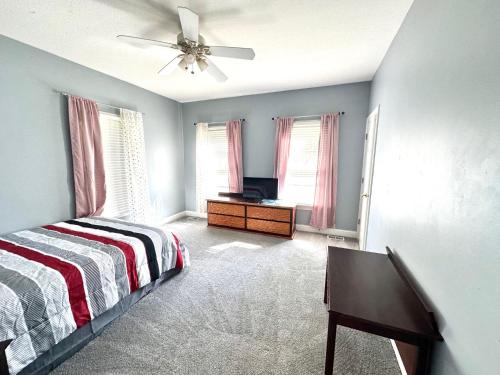 Katil atau katil-katil dalam bilik di Nice Home in Hudson