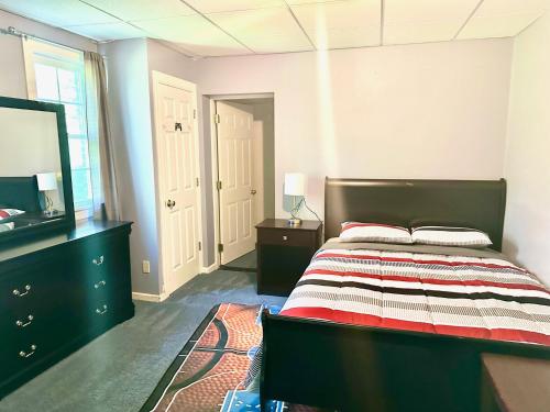 Katil atau katil-katil dalam bilik di Nice Home in Hudson