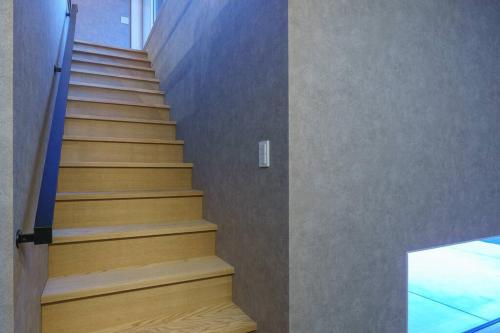 a staircase with wooden steps in a building at 空翠 - Kusui 1日1組限定の貸切宿 in Karatsu