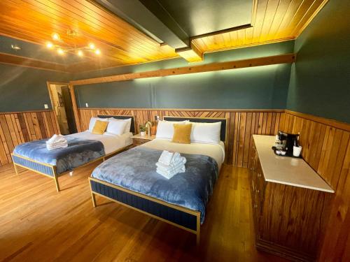 a room with two beds and a table in it at Skyline Village Inn in Spruce Pine