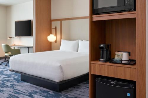 a hotel room with a bed and a television at Fairfield Inn & Suites by Marriott Tempe in Tempe