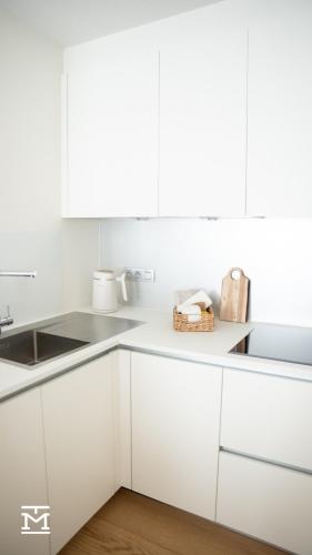 Dapur atau dapur kecil di Suite Maritim - Zijdelings zeezicht op 10m van strand en zee
