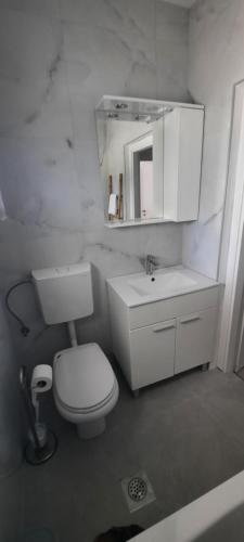 Ένα μπάνιο στο Apartments Marijana