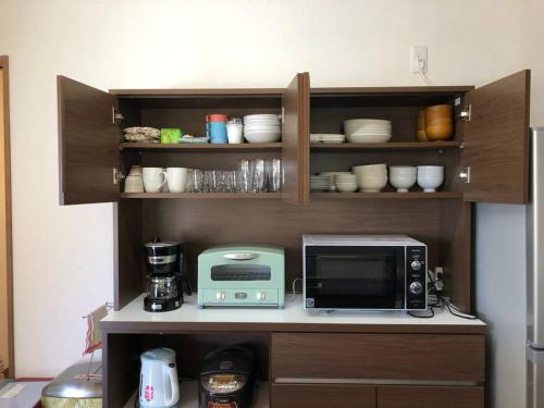 Una cocina o zona de cocina en 森の空気を感じる宿泊 露天風呂 Wi-Fi 最大20名様