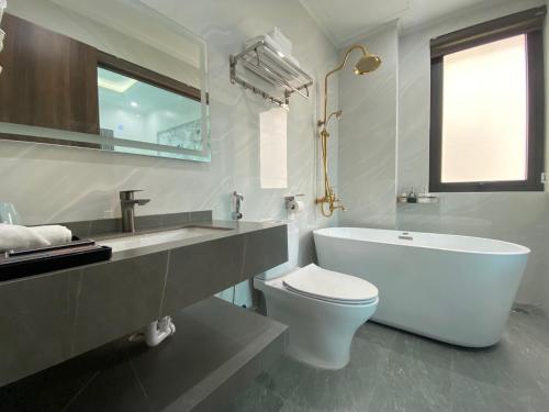 Ванная комната в HD Villa hotel Dương Nội - by Bay Luxury