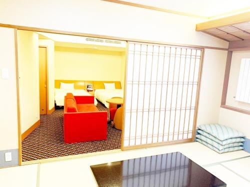 Zimmer mit Blick auf ein Hotelzimmer in der Unterkunft Hashima - Hotel - Vacation STAY 52815v in Hashima