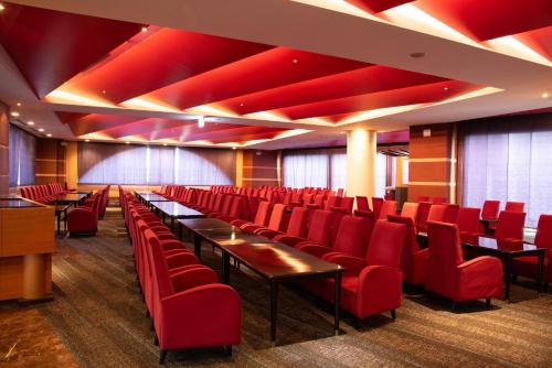 a conference room with red chairs and tables at Hashima - Hotel - Vacation STAY 52732v in Hashima