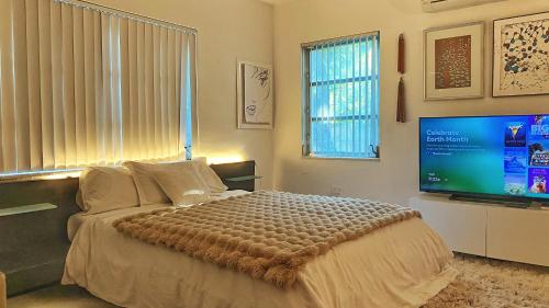 Cama ou camas em um quarto em Homestay Studio near Cocowalk, Brickell, Mercy hospital
