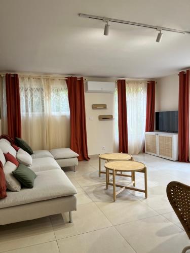 a living room with a couch and a table at La provence avec piscine privative en campagne in Pernes-les-Fontaines