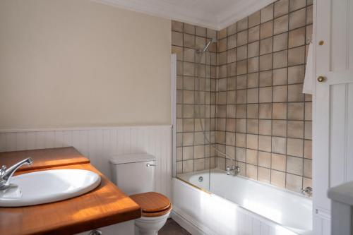 Un baño de Chartfield Guesthouse