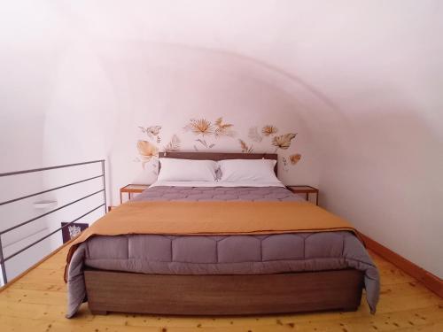 a bedroom with a bed in a white wall at Ognina Marina Gem in Catania