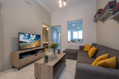 Tailor Made, Central 3-Bedroom Apartment in Chania