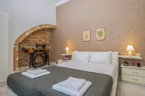 Tailor Made, Central 3-Bedroom Apartment in Chania
