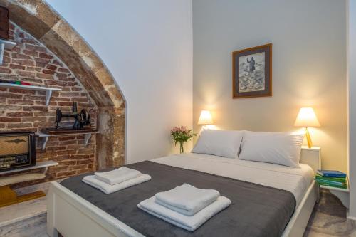 Tailor Made, Central 3-Bedroom Apartment in Chania
