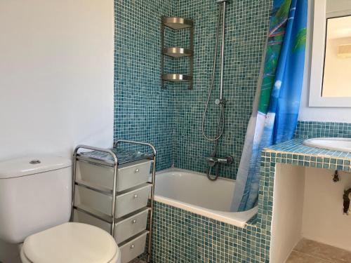 a bathroom with a toilet and a shower and a sink at Bitacora VI Solo Familias SERVIPLAYA in Playa de Gandia