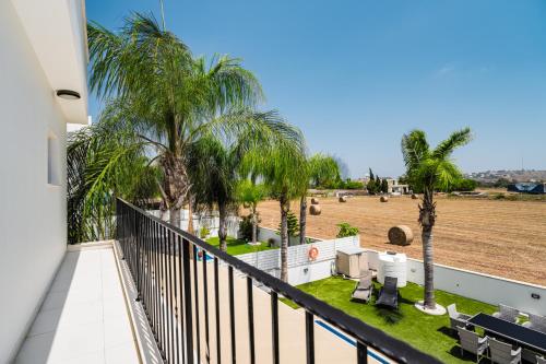 Κήπος έξω από το Valerian Palm Villas - Napa's Secret Escape