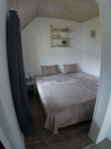 a bedroom with a large bed in a room at Ferienhaus am See (Rådasjön) in Råda