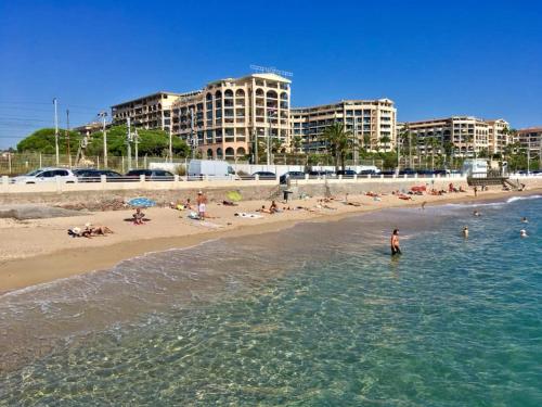 A&H Homes - Cannes Beach - Near Train Station