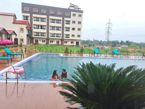 Bazén v ubytování JHARNA RESORT nebo v jeho okolí