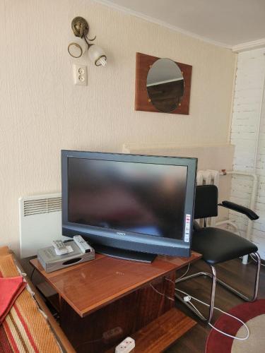 a flat screen tv sitting on top of a wooden table at Карпатська Мавка in Vorokhta