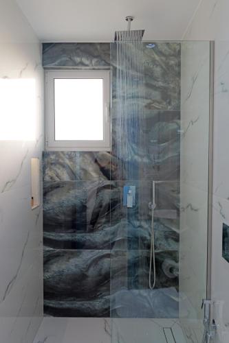 a bathroom with a shower with a screen in it at Vila Bana in Qeparo