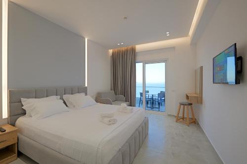 a bedroom with a bed and a view of the ocean at Vila Bana in Qeparo